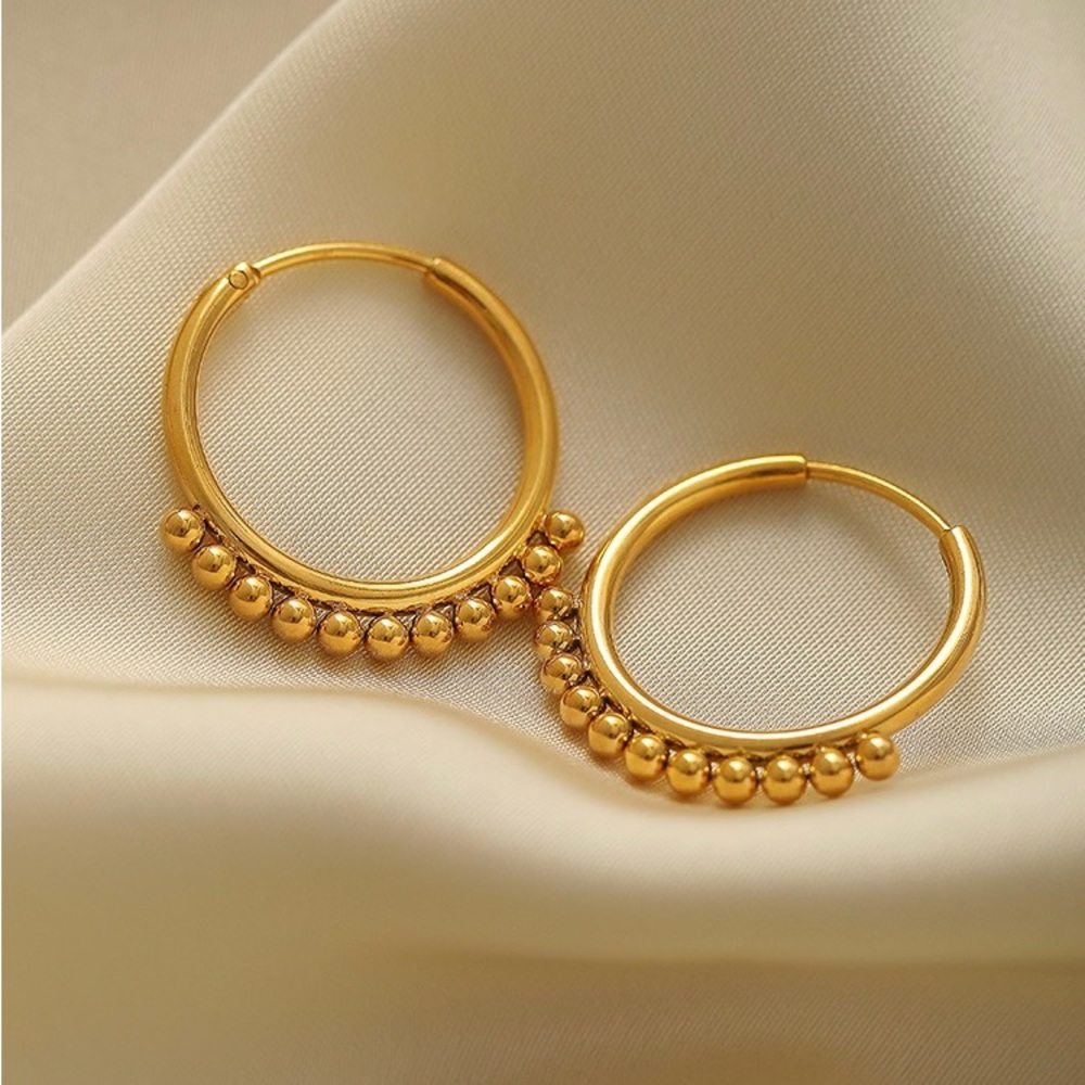 Minimalist gold hoop earrings